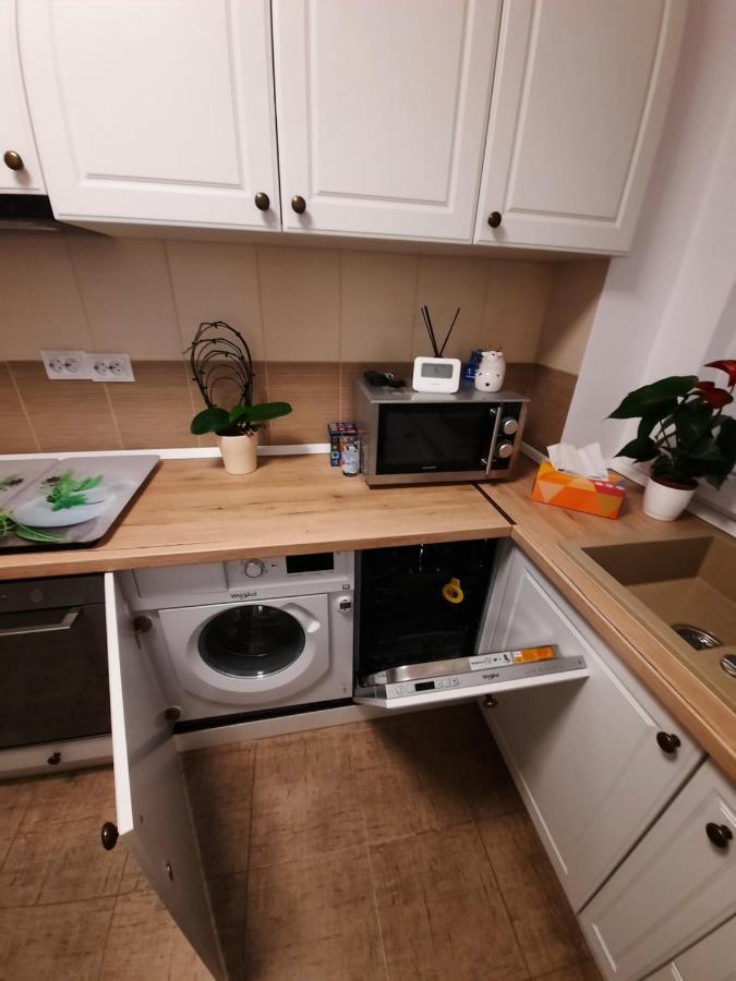 Happy Apartament Lägenhet Sibiu Exteriör bild